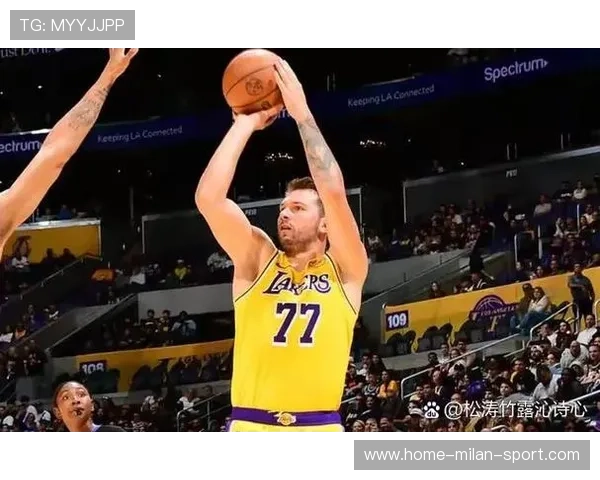 马刺文班亚马背身转身，轻松放进